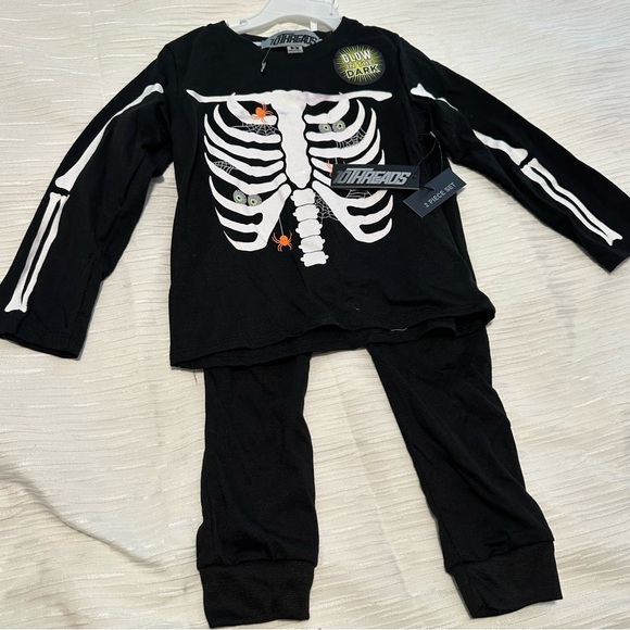 10 Threads Other - 2 piece pajamas set Skeleton